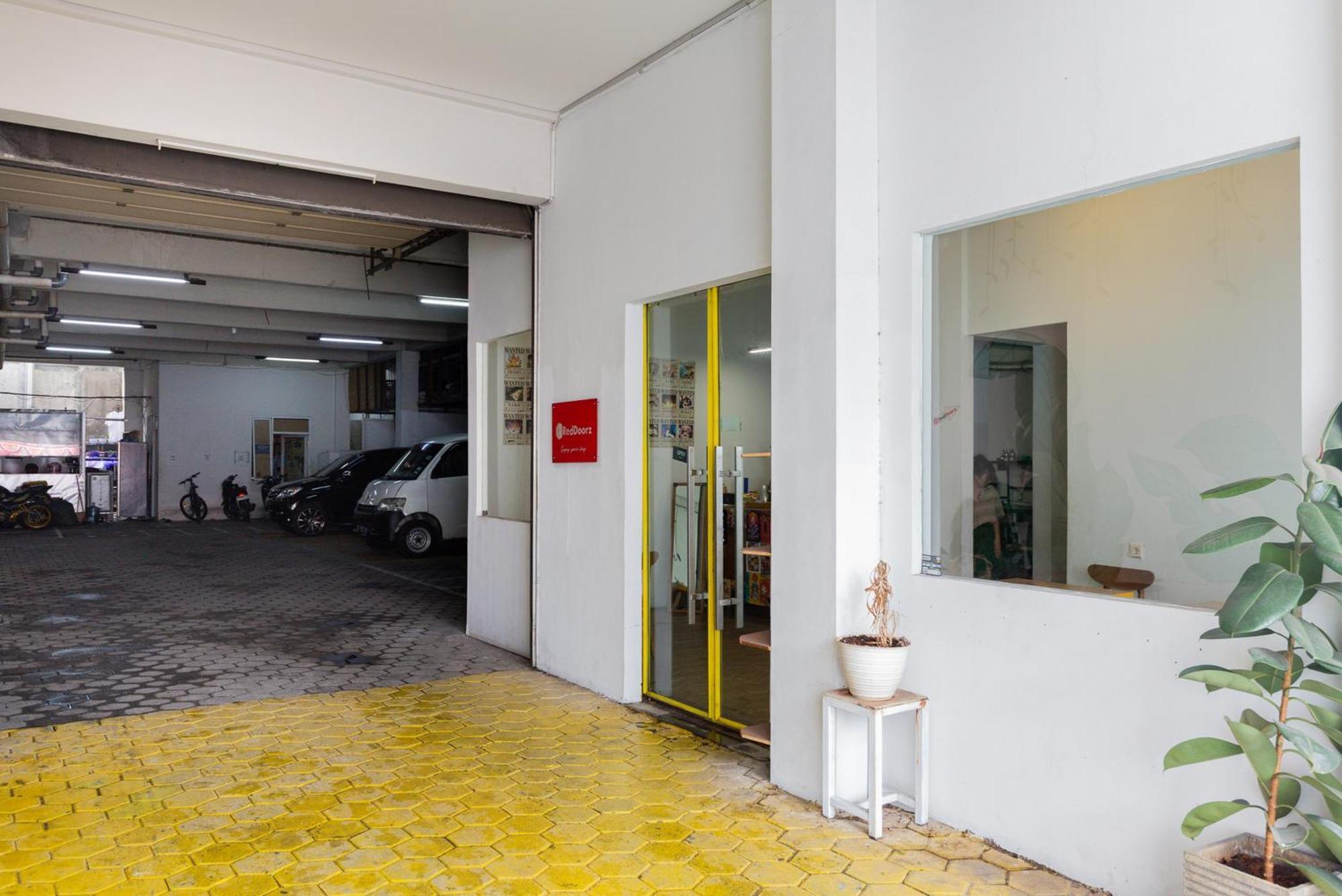 Reddoorz Plus Syariah Near Mall Pondok Indah Jakarta Eksteriør bilde
