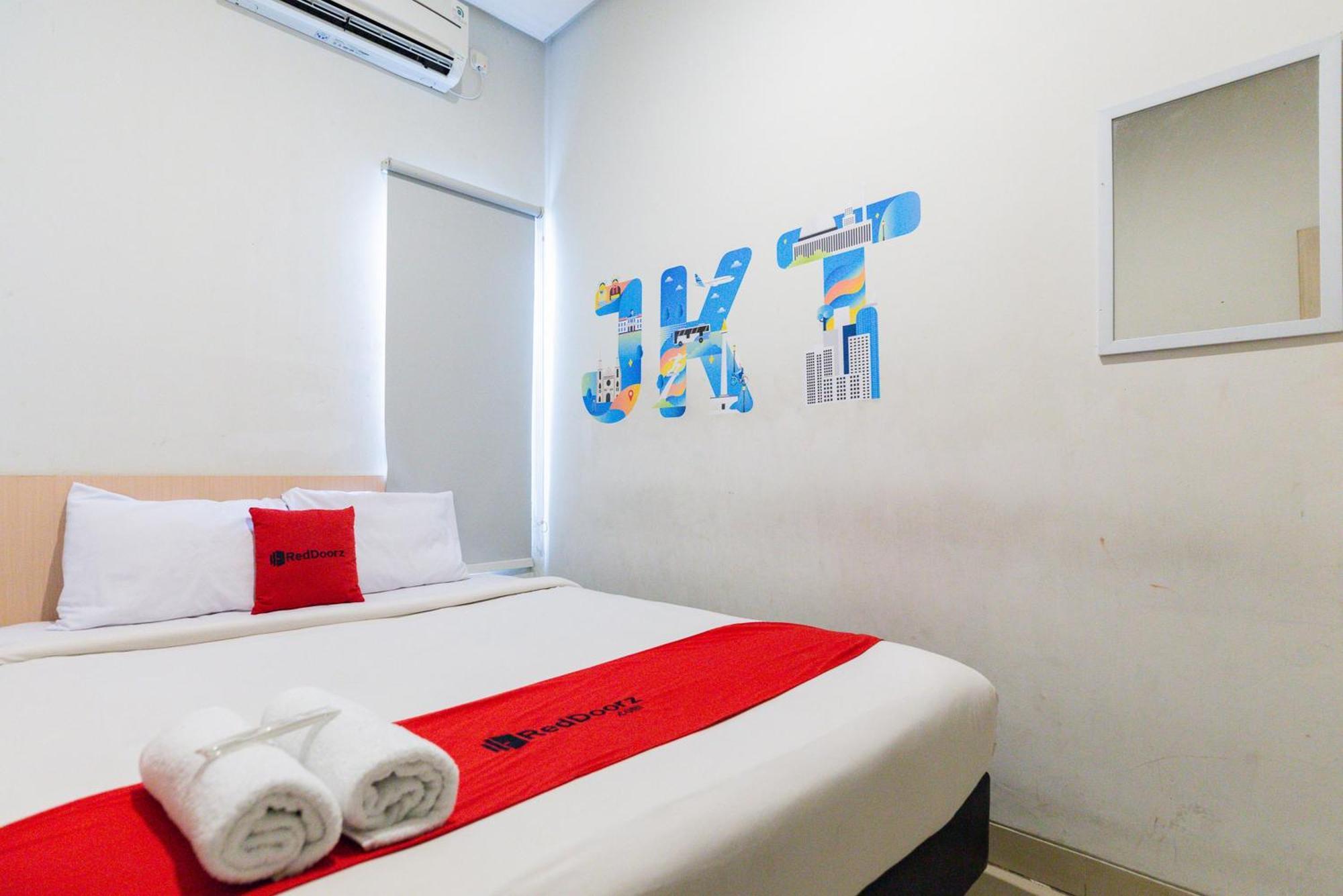 Reddoorz Plus Syariah Near Mall Pondok Indah Jakarta Eksteriør bilde