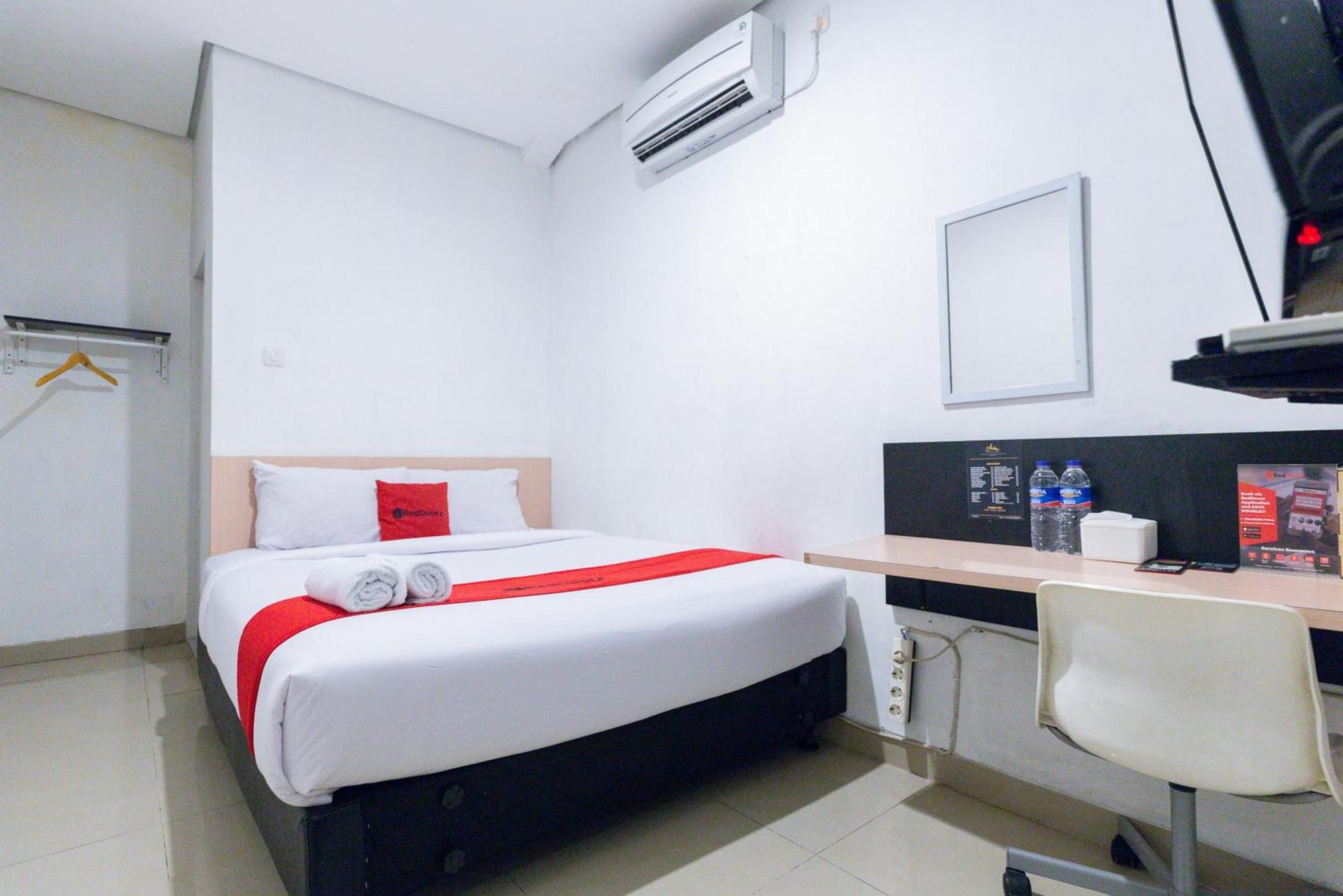 Reddoorz Plus Syariah Near Mall Pondok Indah Jakarta Eksteriør bilde