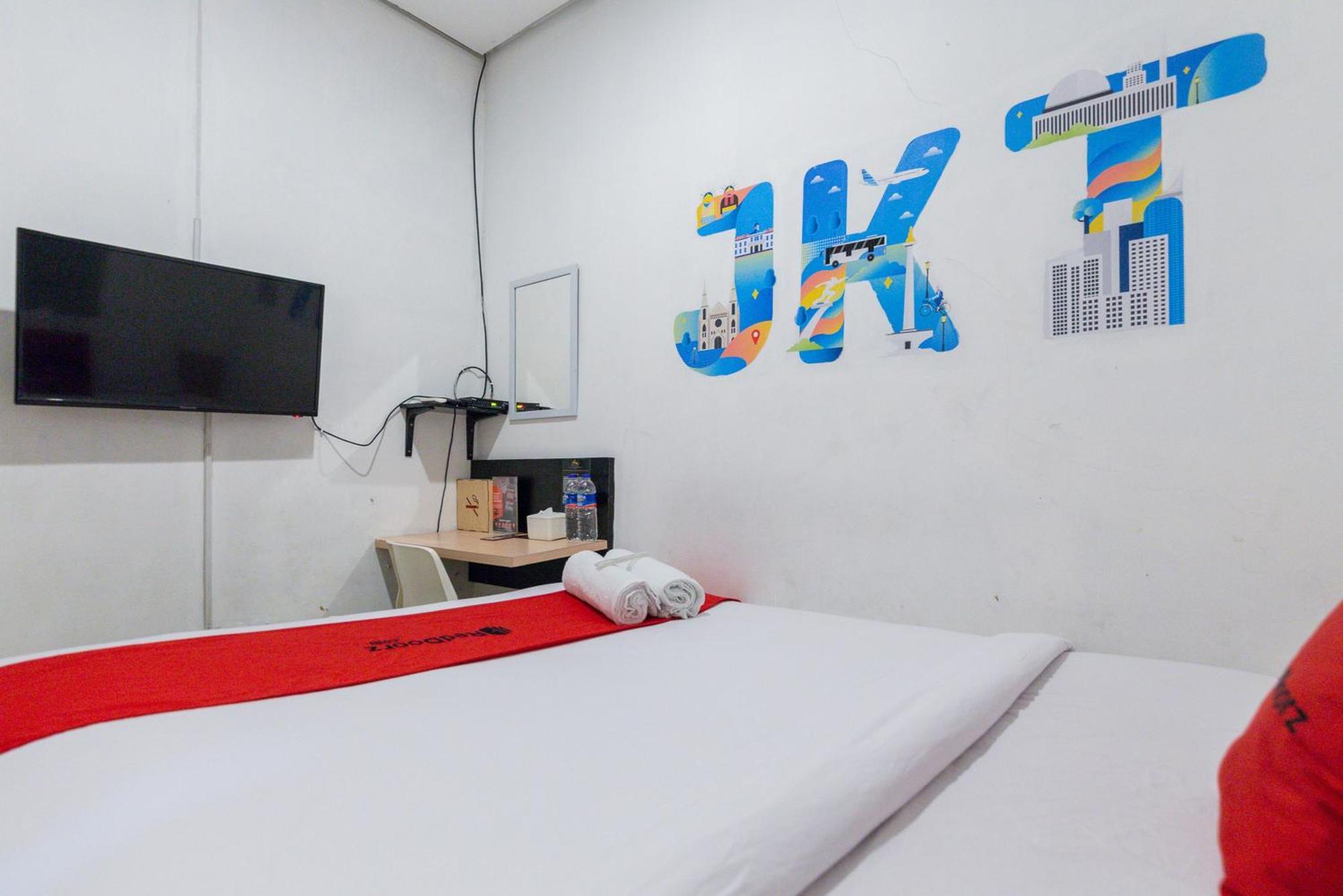 Reddoorz Plus Syariah Near Mall Pondok Indah Jakarta Eksteriør bilde