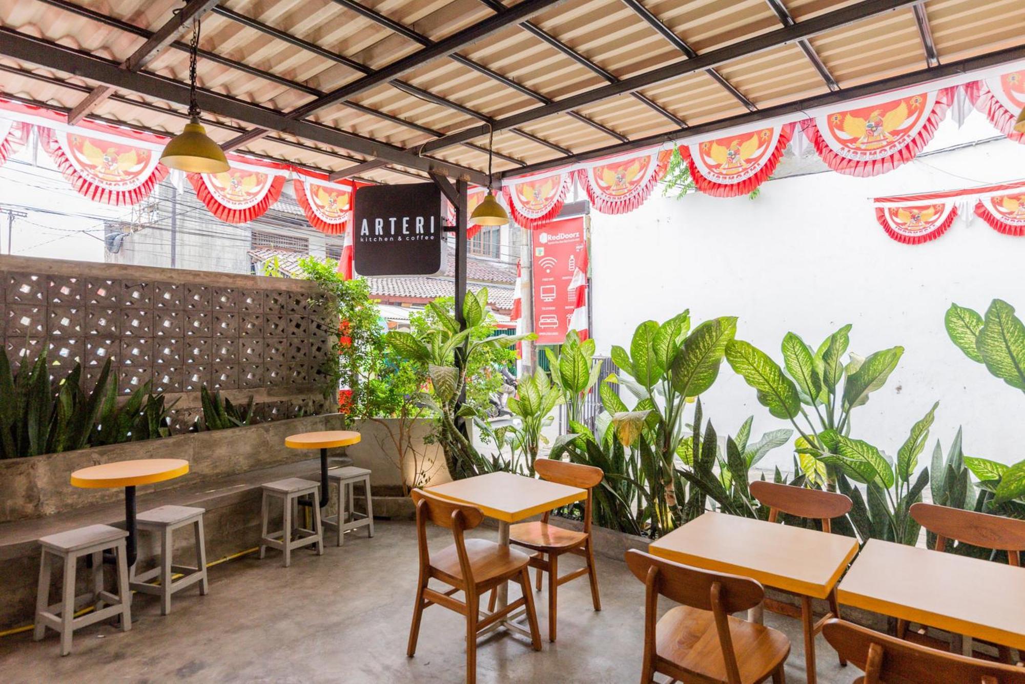 Reddoorz Plus Syariah Near Mall Pondok Indah Jakarta Eksteriør bilde